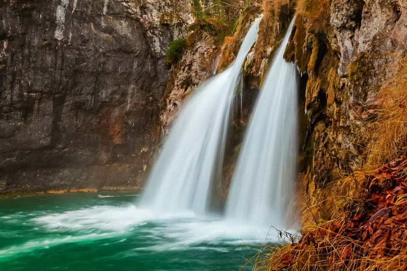 Plitvice Lakes: Guided Walking Tour with Bus and Boat Ride - The first break and the electric-boat crossing