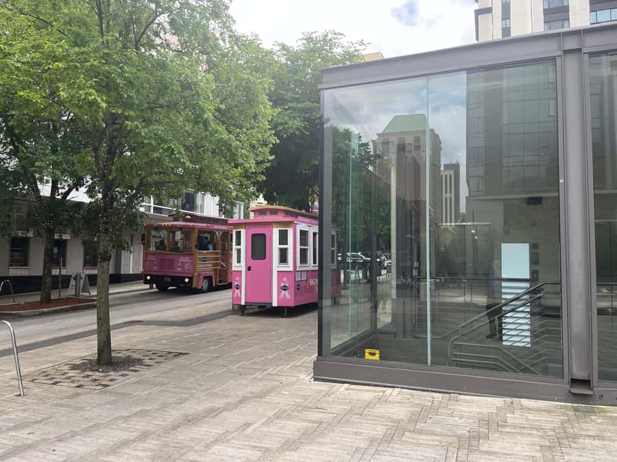 Portland, Oregon: Pink Trolley Hop-On Hop-Off Tour - Stop 7: Old Town and the weekend market