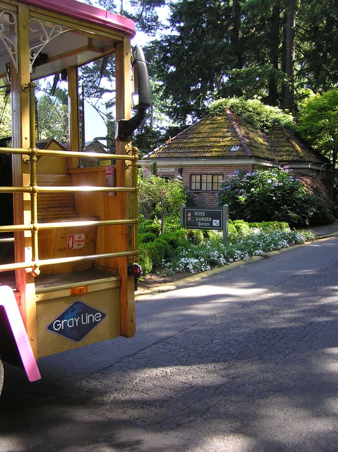 Portland, Oregon: Pink Trolley Hop-On Hop-Off Tour - Stop 1: Downtown departure on Southwest Park Avenue