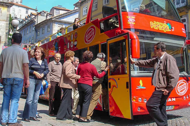 Porto: City Sightseeing Hop-On Hop-Off Bus Tour - The Blue Line brings you to Gaia’s port lodges