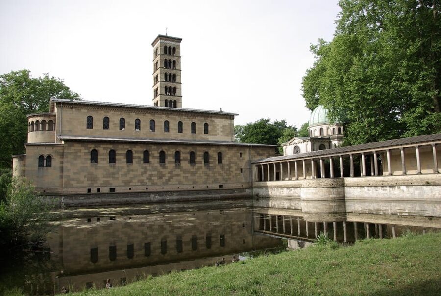 Potsdam: 5-Hour-Tour "Parks & Palaces" from Berlin by VW-Bus - What the private VW bus changes
