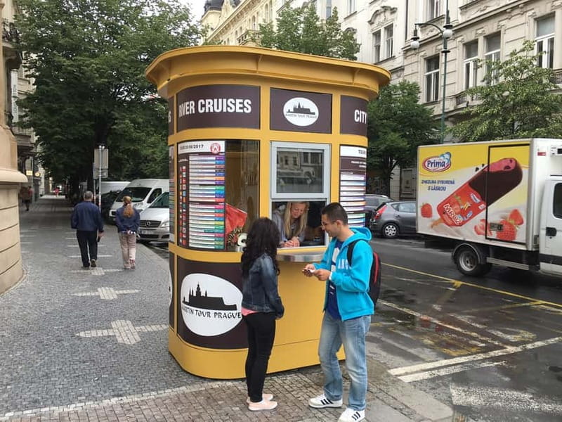 Prague: Bus and Boat Tour - A fast introduction to Prague’s main historic areas