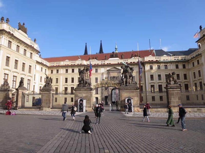 Prague: Bus and Boat Tour - Walking around Prague Castle, if included
