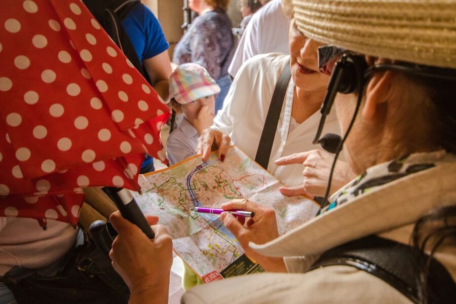 Prague: Guided Bus & Walking Tour with River Cruise & Lunch - A six-and-a-half-hour introduction to Prague