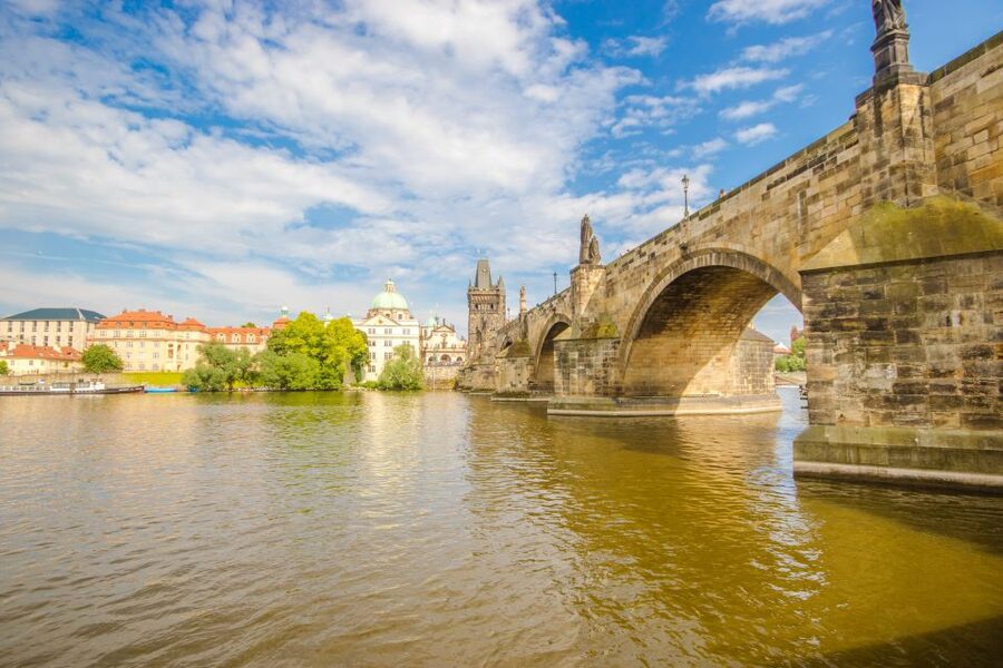 Prague: Guided Bus & Walking Tour with River Cruise & Lunch - Prague Castle, courtyards, and the long descent