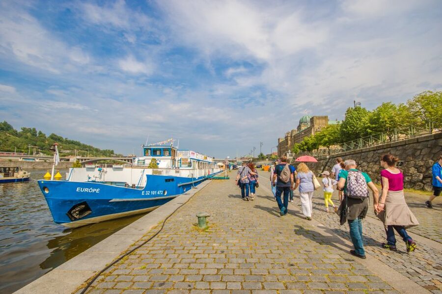 Prague: Guided Bus & Walking Tour with River Cruise & Lunch - Charles Bridge and the route into Old Town