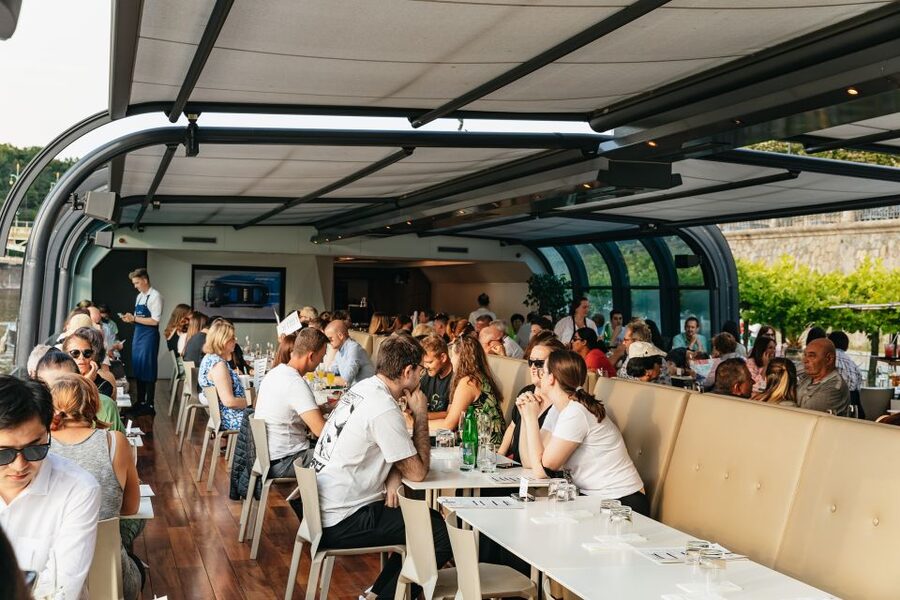 Prague: Sightseeing Dinner Cruise on Open-Top Glass Boat - Choosing your seat on the glass boat