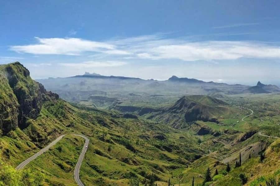 Praia: Day trip by minibus for cruise passengers - Guides, languages, and the feel of the day