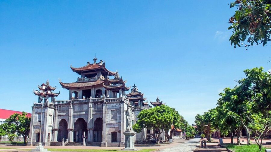Private Car/Bus Renting Hanoi - Ninh Binh - Halong - Sapa... - A quiet boat ride through Van Long