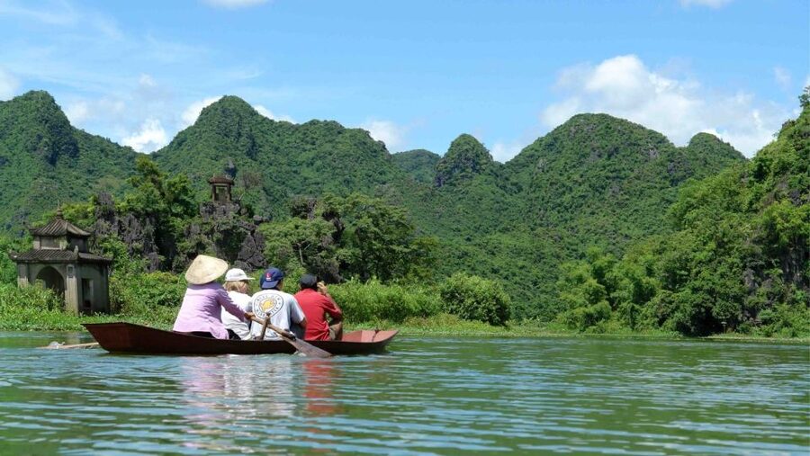 Private Car/Bus Renting Hanoi - Ninh Binh - Halong - Sapa... - Who should book this experience