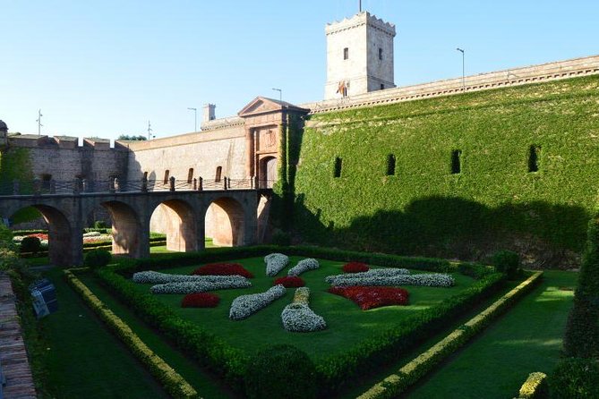Private Customized Barcelona Tour by Mercedes VIP Bus and Personal Expert Guide - Las Ramblas and Boqueria Market
