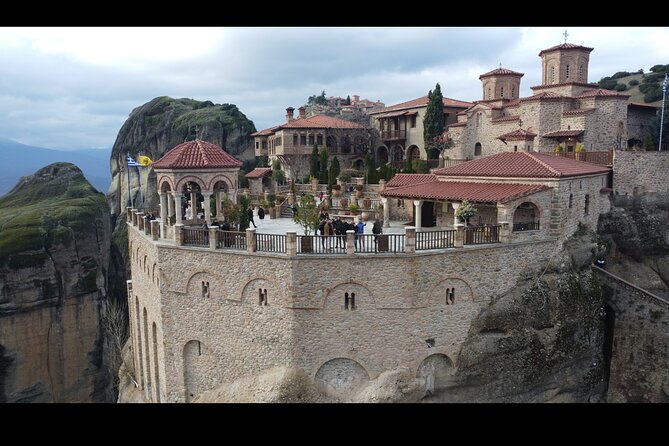 Private Day Trip from Athens to Meteora by VIP Minibus - What the VIP minibus adds to an eight-hour road day