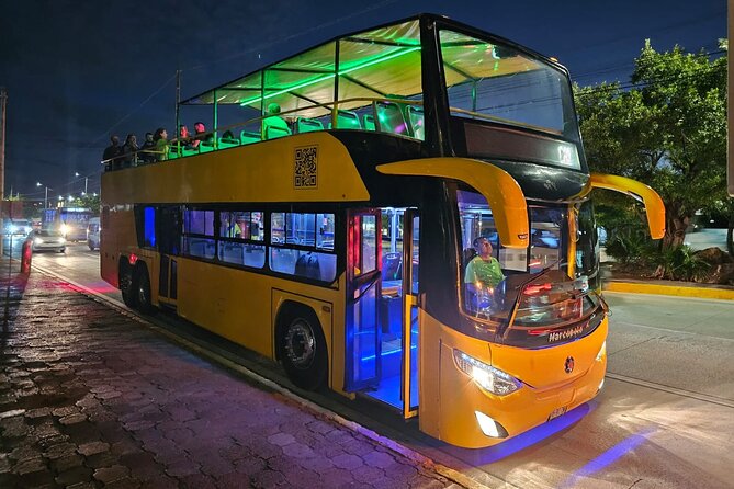 Private Party Bus Loop in Cancun - A moving party instead of a club queue