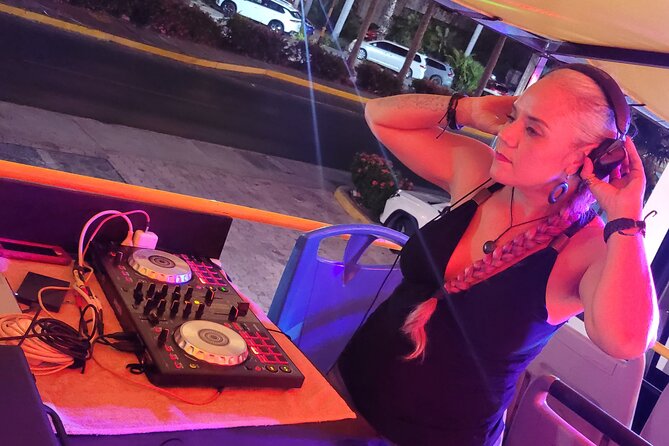 Private Party Bus Loop in Cancun - Playa Delfines and the Cancun sign