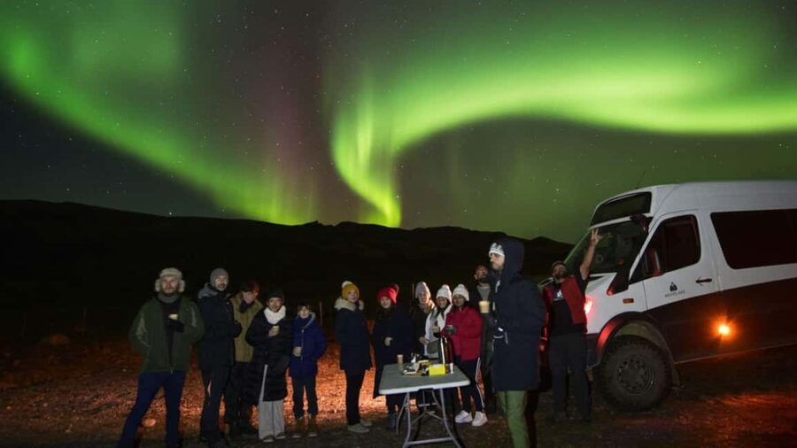 Reykjavík: 4x4 Minibus Northern Lights with Photo and Cocoa - Why the 4x4 minibus matters outside Reykjavík