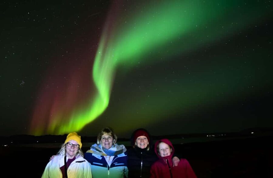 Reykjavík: 4x4 Minibus Northern Lights with Photo and Cocoa - Who will enjoy this tour most