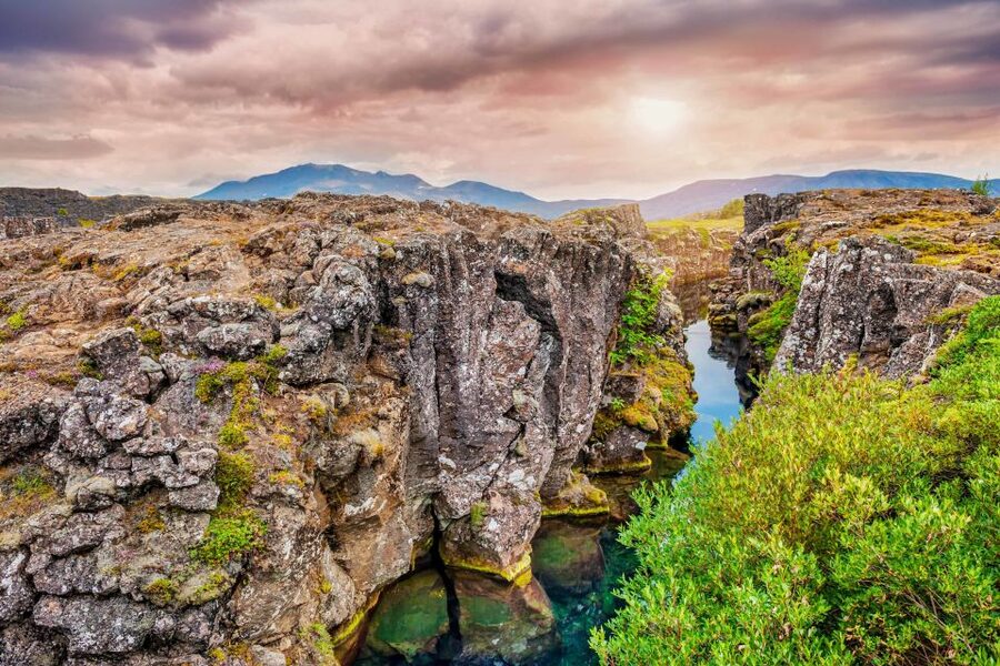 Reykjavík: Golden Circle Minibus Tour & Blue Lagoon Transfer - The guides are the strongest part