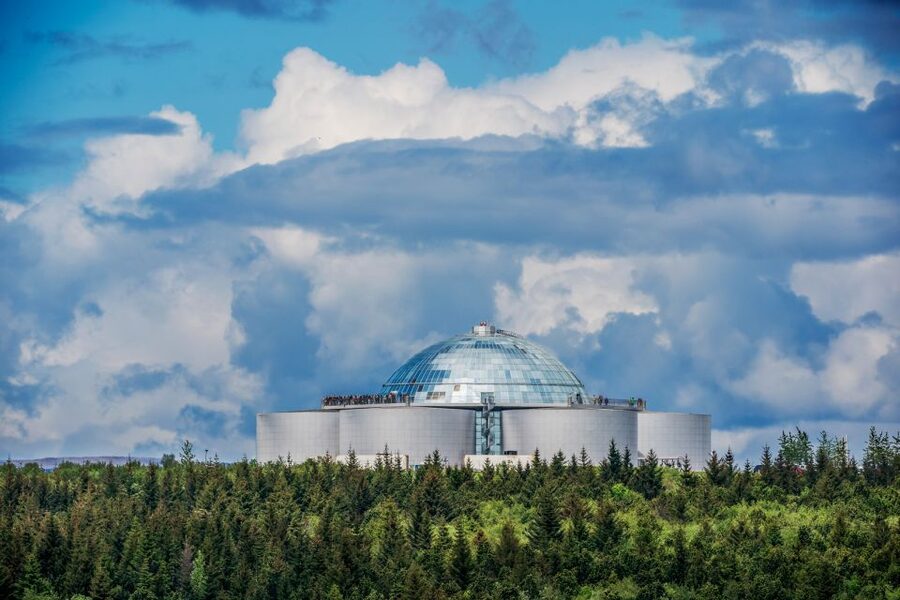 Reykjavík: Hop-On Hop-Off Bus and Perlan Museum Entry Ticket - Starting at Harpa and getting your bearings