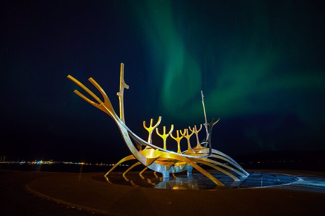 Reykjavik: Northern Lights Comfort Coach with Surprise - Final verdict: book early, then dress for the wait