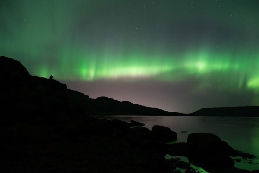 Reykjavík: Northern Lights Minibus Tour with Photos - Why the aurora hunt can take time