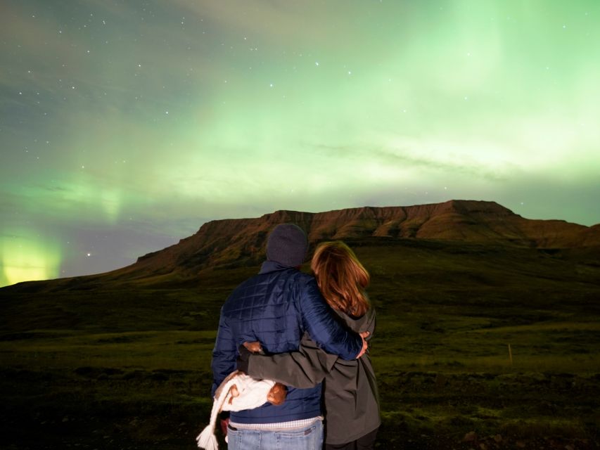 Reykjavik: Northern Lights Tour w/Pro Photos - Small Group - What guides such as Emil, Tomas, Kobe, and BG add