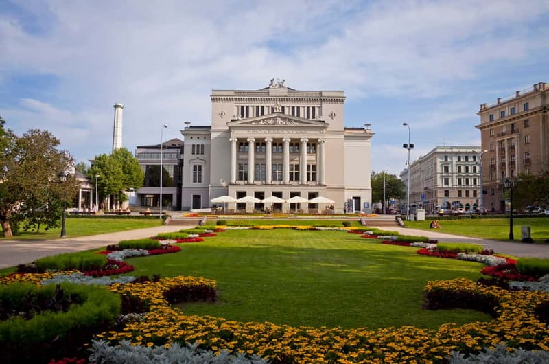 Riga: Hop-On, Hop-Off Tour - Central Market, the strongest practical stop