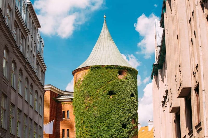 Riga: Hop-On, Hop-Off Tour - From romantic facades to Riga Art Nouveau