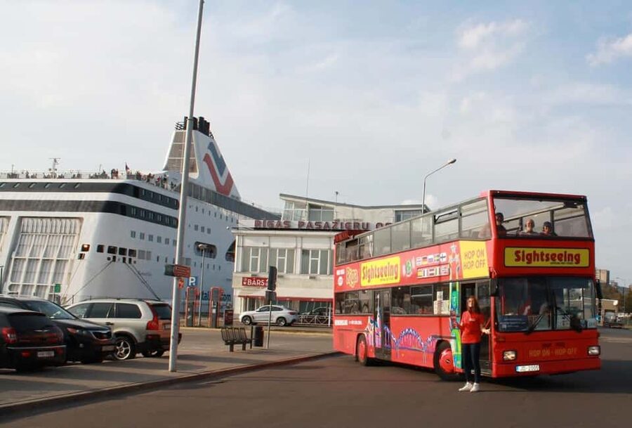Riga: Red Bus Hop-On Hop-off Sightseeing Grand Tour - Who will get the most from this bus tour?