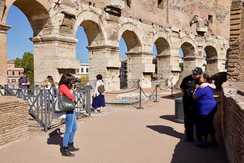 Rome: Hop-on Hop-off Bus and Colosseum, Ancient Rome Tour - Guided Colosseum tour or self-guided audio?