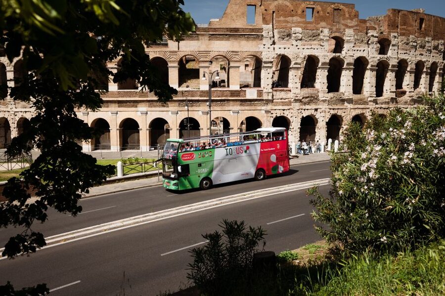 Rome: Hop-On Hop-Off Open-Top Bus City Tour - Vatican City and the limits of a bus stop