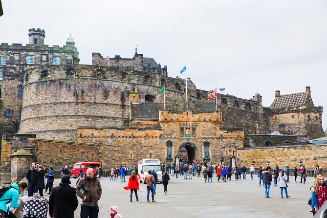 Royal Edinburgh Ticket - Hop-On Hop-Off and Attraction Admissions - Stop 6: Lawnmarket and Edinburgh Castle
