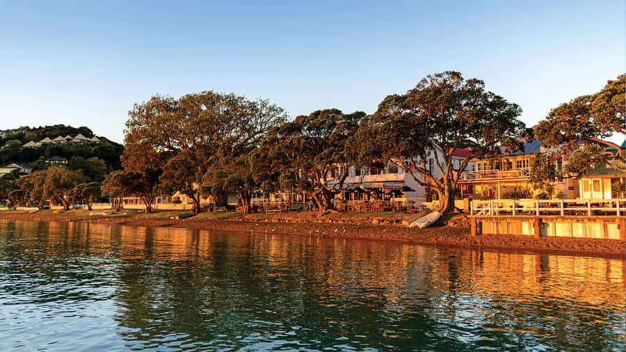 Russell: 1-Hour Sightseeing Tour by Coach & Long Beach - Key points to know before you go