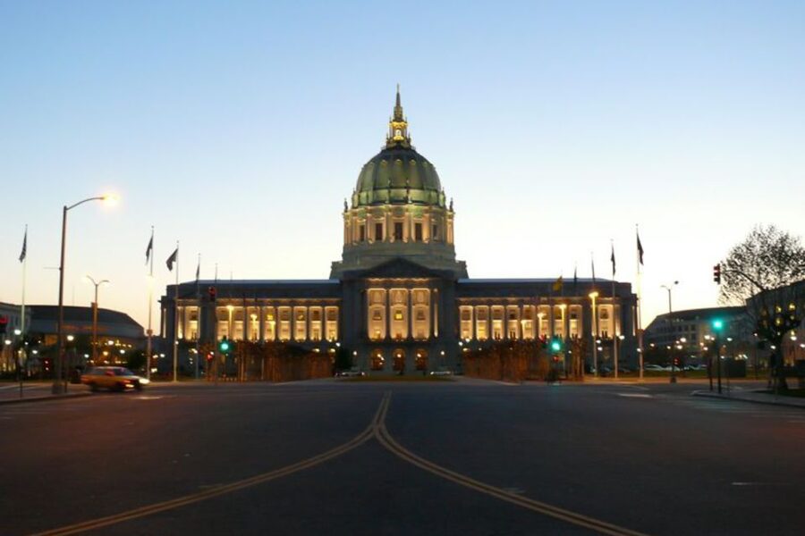 San Francisco Double Decker Bus Night Tour - Narration, languages, and the human touch