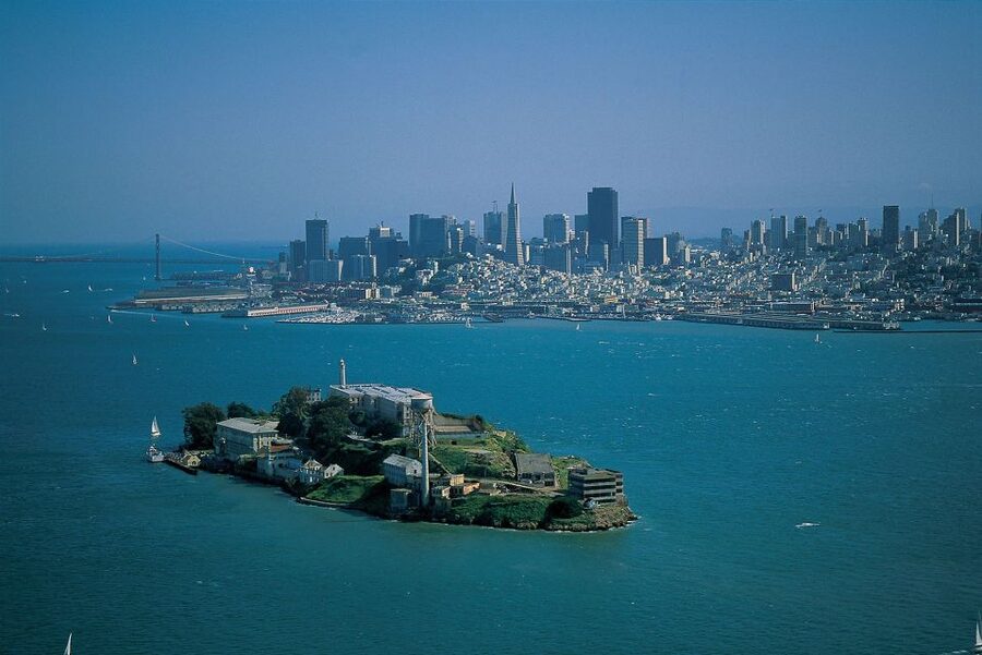 San Francisco: Hop-On Hop-Off Deluxe Bus Tour with 20 Stops - Civic Center, Hilton Street, and Golden Gate Park