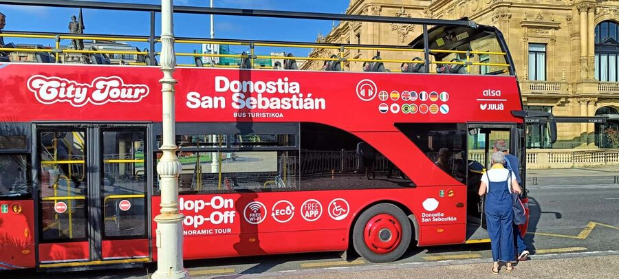 San Sebastian: Hop-On Hop-Off City Tour Bus - Plaza Gipuzkoa, Gros, and the Kursaal