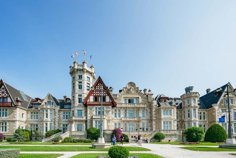 Santander: City Sightseeing Hop-On Hop-Off Bus Tour & Train - Stop 1: Paseo Pereda and Centro Botin