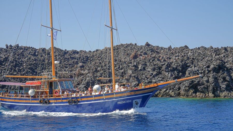 Santorini 2-Day Combo: Volcano Boat Cruise & Island Bus Tour - Key points to know before booking