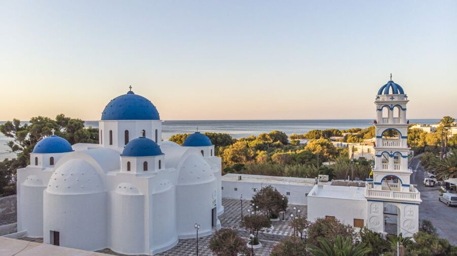 Santorini 2-Day Combo: Volcano Boat Cruise & Island Bus Tour - Guides, coaches, and the pace of the two days