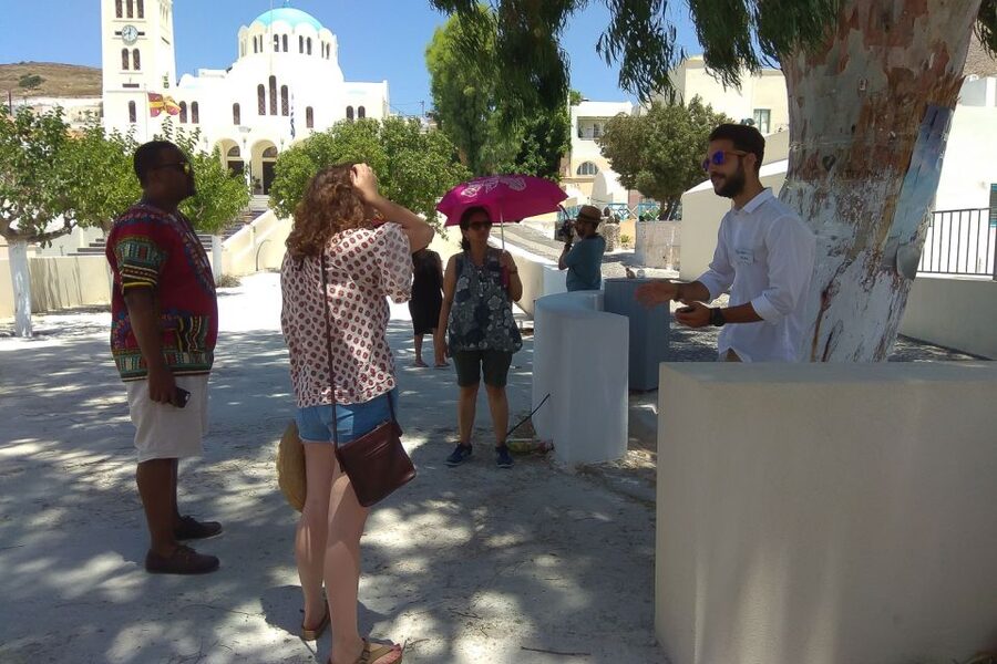Santorini: Traditional Sightseeing Bus Tour with Oia Sunset - Why this full-day Santorini tour works