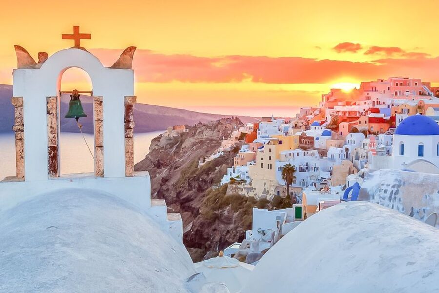 Santorini: Traditional Sightseeing Bus Tour with Oia Sunset - Akrotiri: Santorini’s buried Bronze Age town