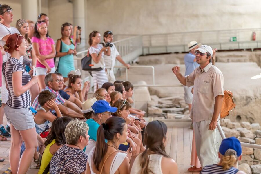Santorini: Traditional Sightseeing Bus Tour with Oia Sunset - Three Santorini wines, with a catch