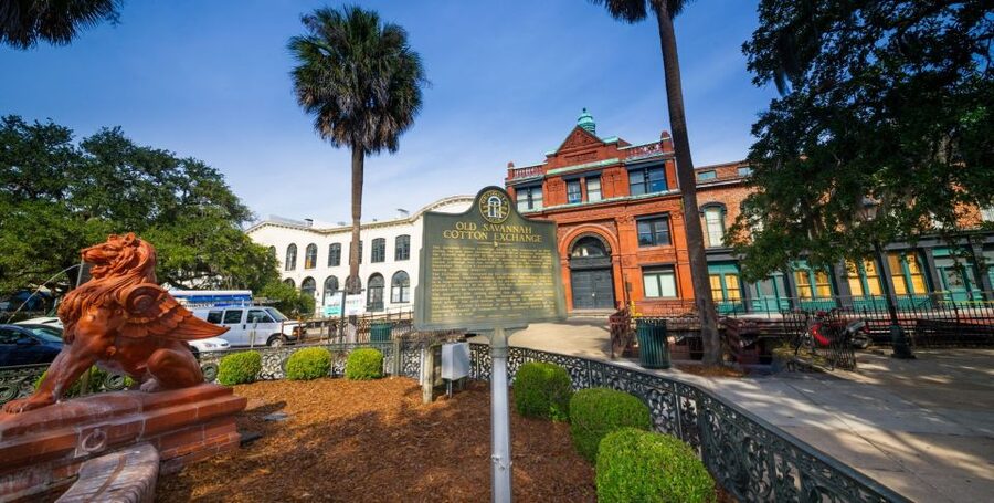 Savannah: Old Town Hop-On Hop-Off Trolley Tour - Guides, narration, and the feel of the ride