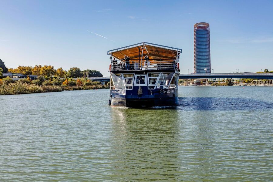 Sevilla: Hop-On Hop-Off & Walking Tours, Cruise & Flamenco - A one-hour cruise on the Guadalquivir