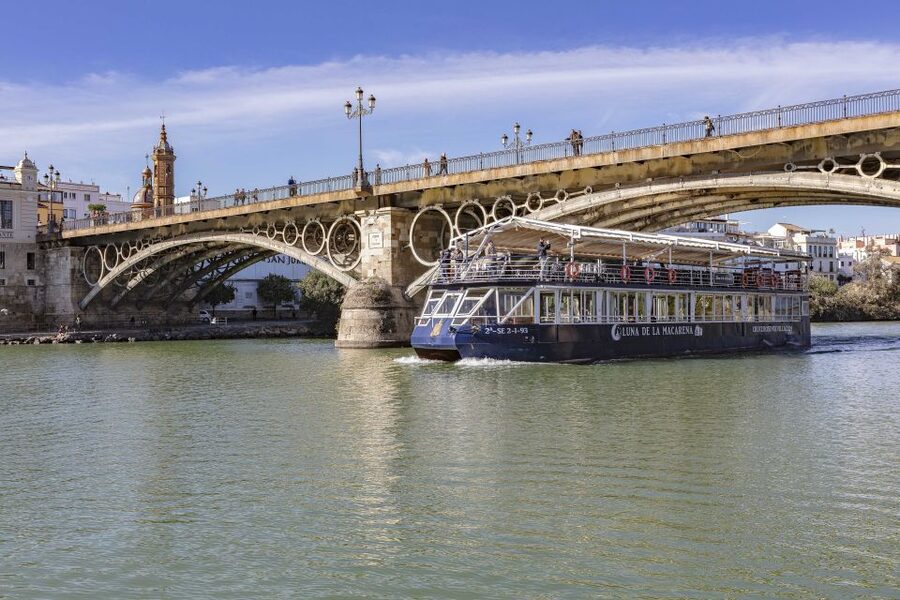 Sevilla: Hop-On Hop-Off & Walking Tours, Cruise & Flamenco - Flamenco at Theatre Pathé at 17:30 or 19:30