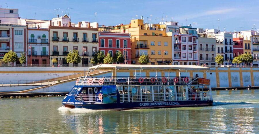 Seville: Panoramic Cruise, Hop-On-Hop-Off Bus & Walking Tour - Plaza de América and Plaza España on foot