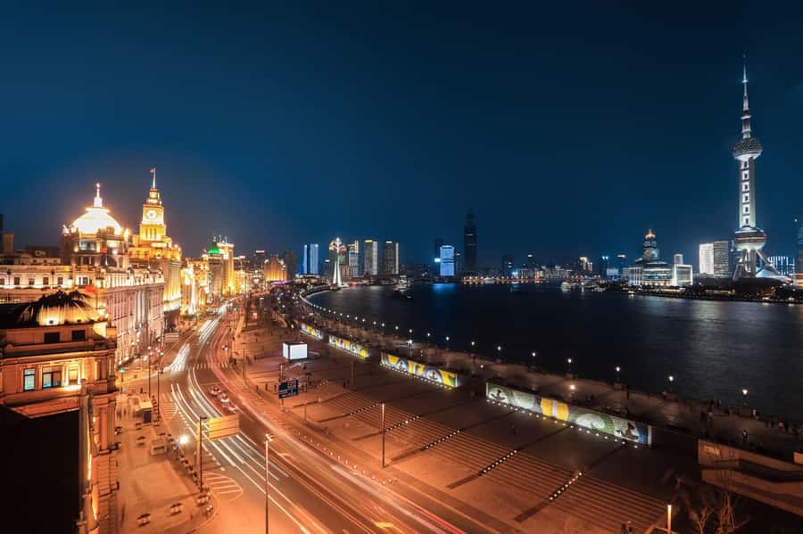 Shanghai：Old Town, Yu Garden, Zhujiajiao Water Town Bus Tour - Returning to Shanghai and seeing the Bund at night