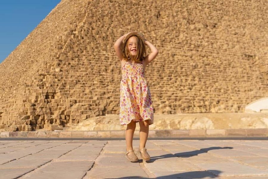 Sharm El-Sheikh: Full-Day Tour of Cairo and Pyramids by Bus - The guides can make or break the day