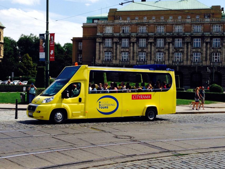 Short city tour by bus - 1 hour - What the one-hour route can show you