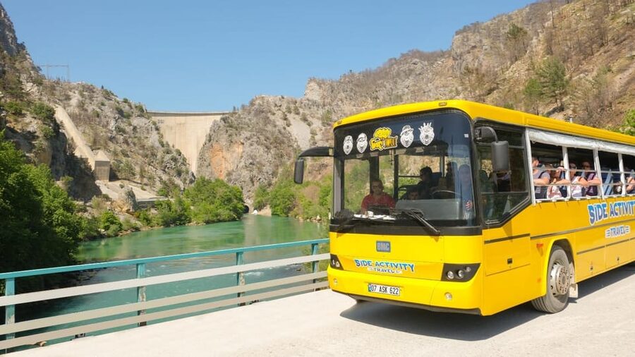 Side: Cabrio Bus and Boat Day Trip at the Green Lake - Who will enjoy this outing most?