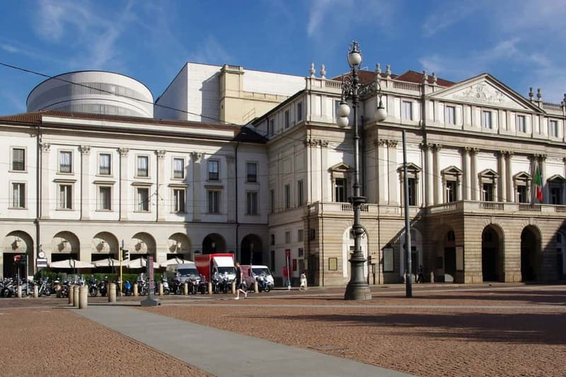 Skip-the-Line Duomo & La Scala Museum Tour + Hop On Hop Off - The optional hop-on hop-off bus ticket